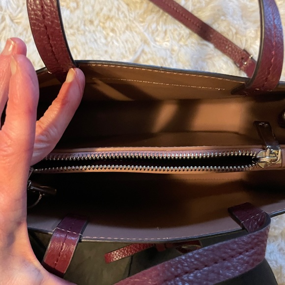 Kate Spade maroon handbag. Can also be used a crossbody - Picture 2 of 5